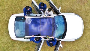 Hyundai a Kia vybavia svoje autá solárnymi panelmi na strechách a kapotách