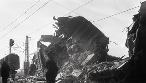 Zrážka vlakov pri Stéblovej - najväčšie vlakové nešťastie v Československu. 118 mŕtvych a asi 100 zranených.