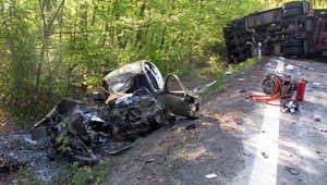 Zrážku s kamiónom neprežila vodička (†56), predbiehala cez plnú