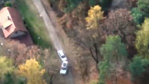 Vodič ukradnutého auta spôsobil niekoľko dopravných nehôd: Jedného z policajtov dokonca zrazil