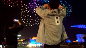 Drony vytvorili Guinessov rekord. Zapojilo sa ich viac ako 1 300