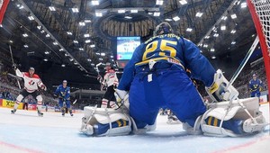 Švédi s debaklom od Kanady. Čaká nás zámorské semifinále