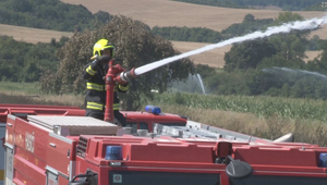 Hasiči zasahovali pri sérii požiarov. Všetky sa nachádzali pozdĺž železničnej trate