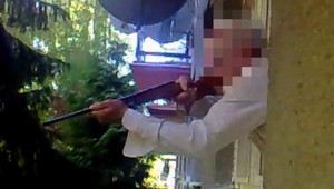 AUTENTICKÉ ZÁBERY: Dôchodca (74) strieľal po susedoch