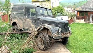 Opitý Roman jazdil bez značiek, policajtom nezastavil a nabúral