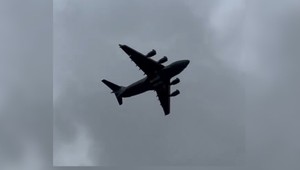 Americký vojenský Boeing pristál v Moskve. Podľa CBS pricestoval riaditeľ CIA