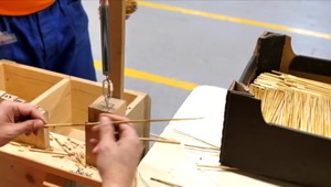 Väzni vyrábajú ekoslamky. Za mesiac ich vyrobia viac ako 500-tisíc