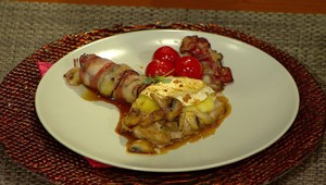 Zapekané bravčové karé, slaninové rolky