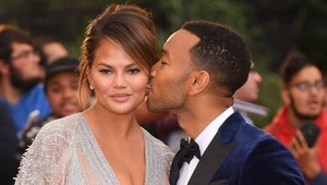 Manželka slávneho speváka prekvapila účesom: Dlhým vlasom dala zbohom!