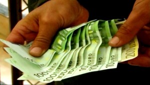 Dôchodkyňa dala podvodníkovi 62 000 eur. Do jej domu sa vrátil druhýkrát