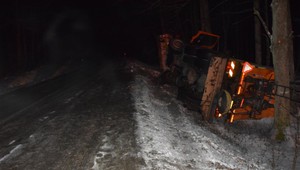Šofér snežného pluhu havaroval. Pred jazdou sa potužil alkoholom