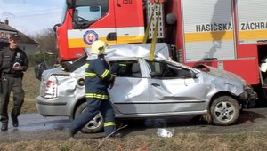 Ďalší hazardér (40). Opitý havaroval, v aute mal aj syna (12)