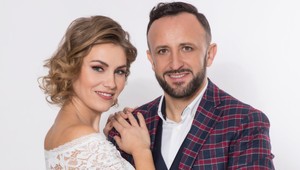 Ondrej Kandráč s manželkou na rodinnom fotení: Tak toto miesto budete chcieť navštíviť!