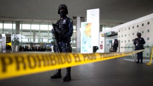 Streľba na letisku. Mierili na seba policajti a pašeráci drog