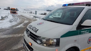 Zima udrela naplno: Skrížený kamión blokoval horský priechod