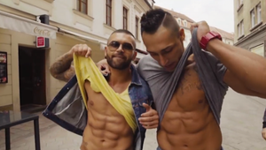 Prachař si strihne vystúpenie so svalnatými striptérmi: Bude sa vyzliekať aj on?