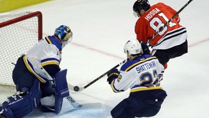 Chicago a Detroit krok od vyradenia, Hossa asistoval