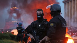Oslavy triumfu PSG prerástli do násilností. Polícia po celej krajine zadržala stovky ľudí