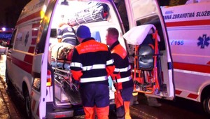 Mladík (18) nedal dôchodcom prednosť na priechode. S ťažkými zraneniami skončili v nemocnici