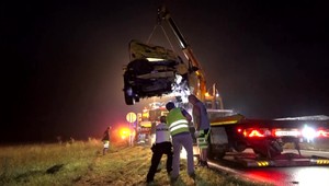 Osobné auto sa zrazilo s kamiónom, dvaja ľudia sú v nemocnici s ťažkými zraneniami