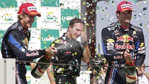 Triumf Vettela, pohár pre Red Bull, majstra sveta určí finále sezóny