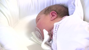 Materstvo sa posúva do vyššieho veku, tínedžerské pôrody ubúdajú