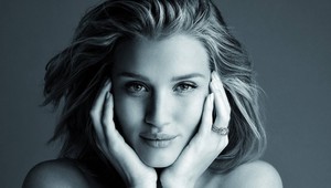 Fíha! Ktorý sexsymbol sa môže pochváliť touto krásnou tehuľkou?