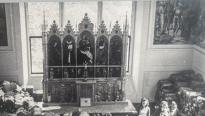 Vlčie uši, listina Márie Terézie, ale aj fotografie nešetrne vyhádzaných dokumentov. Výstava o histórii archívnictva prezentuje vzácne dokumenty a fotografie.