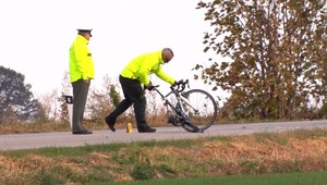Cyklista nemal šancu na prežitie. Jeho telo odhodilo do priekopy
