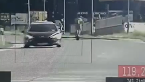 VIDEO: Polícia zverejnila šialenú jazdu kolobežkára, ktorý išiel 118 km/h