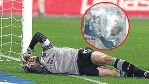 VIDEO: Miesto Baroša zostrelil fanúšik vlastného brankára