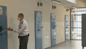 Režim za mrežami: Odsúdení sú zaradení aj do práce