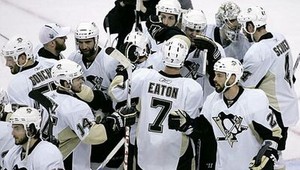 Šatan s Tučniakmi vo finále NHL! Prihrával na víťazný gól