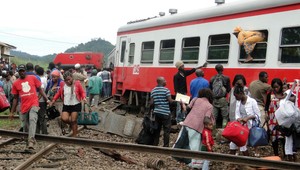 Vykoľajený vlak v Kamerune si vyžiadal 70 mŕtvych, 600 zranených