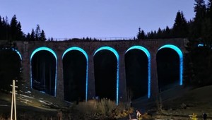 Svetlo v kameni: Chmarošský viadukt nasvietili prvýkrát v jeho 90-ročnej histórii
