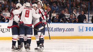 Ovečkin sa doťahuje na Gretzkého. Strelil 90. víťazný gól
