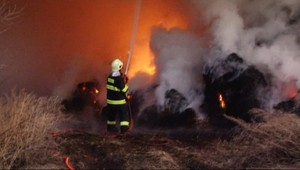 Slovenská realita. Miesto charity končia tony oblečenia v spaľovniach