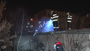 Oheň v centre Humenného mali založiť bezdomovci, ktorí sa tam zohrievajú pri ohni. Priamo z miesta odviezli dve osoby