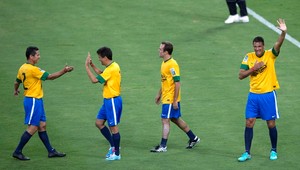 Na nedokončenej Maracane zabávali fanúšikov Ronaldo a Bebeto