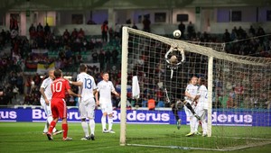 Na zraze 20 hráčov SR, Mucha, Weiss a Kucka prídu neskôr