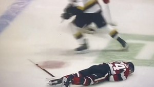 Osemnásťročný hokejista po zákroku v BEZVEDOMÍ na ľade!