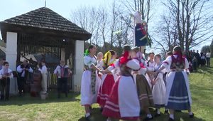 Peniaze pre folklórne festivaly meškajú. Ministerka viní riaditeľa Fondu na podporu umenia