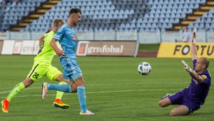 Slovan s novým trénerom zdolal Žilinu, Podbrezová na čele