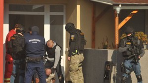 Slovák útočil mačetou a vykrikoval Alah Akbar, zasahovalo protiteroristické komando