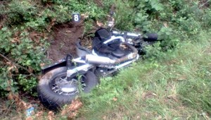 Motocyklista (†31) narazil do auta. Bol na mieste mŕtvy