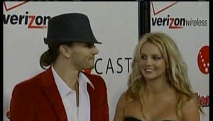 Drogy počas dojčenia, pri deťoch s nožom v ruke... Exmanžel Britney vyťahuje bahno, speváčka reaguje!