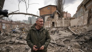 761. deň na Ukrajine: Po ruskom raketovom útoku v Kyjeve je deväť zranených