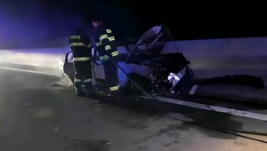 Tragédia na diaľnici do Žiliny, vodičovi sa z horiaceho auta ujsť nepodarilo