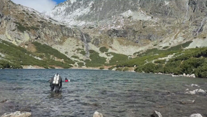 Tento rok pokračovalo čistenie tatranských plies. Pod hladinou sa skrývali aj prekvapivé kuriozity
