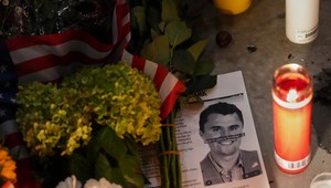 Podozrivý z vraždy Charlieho Kirka je v rukách polície. Informáciu potvrdil samotný prezident